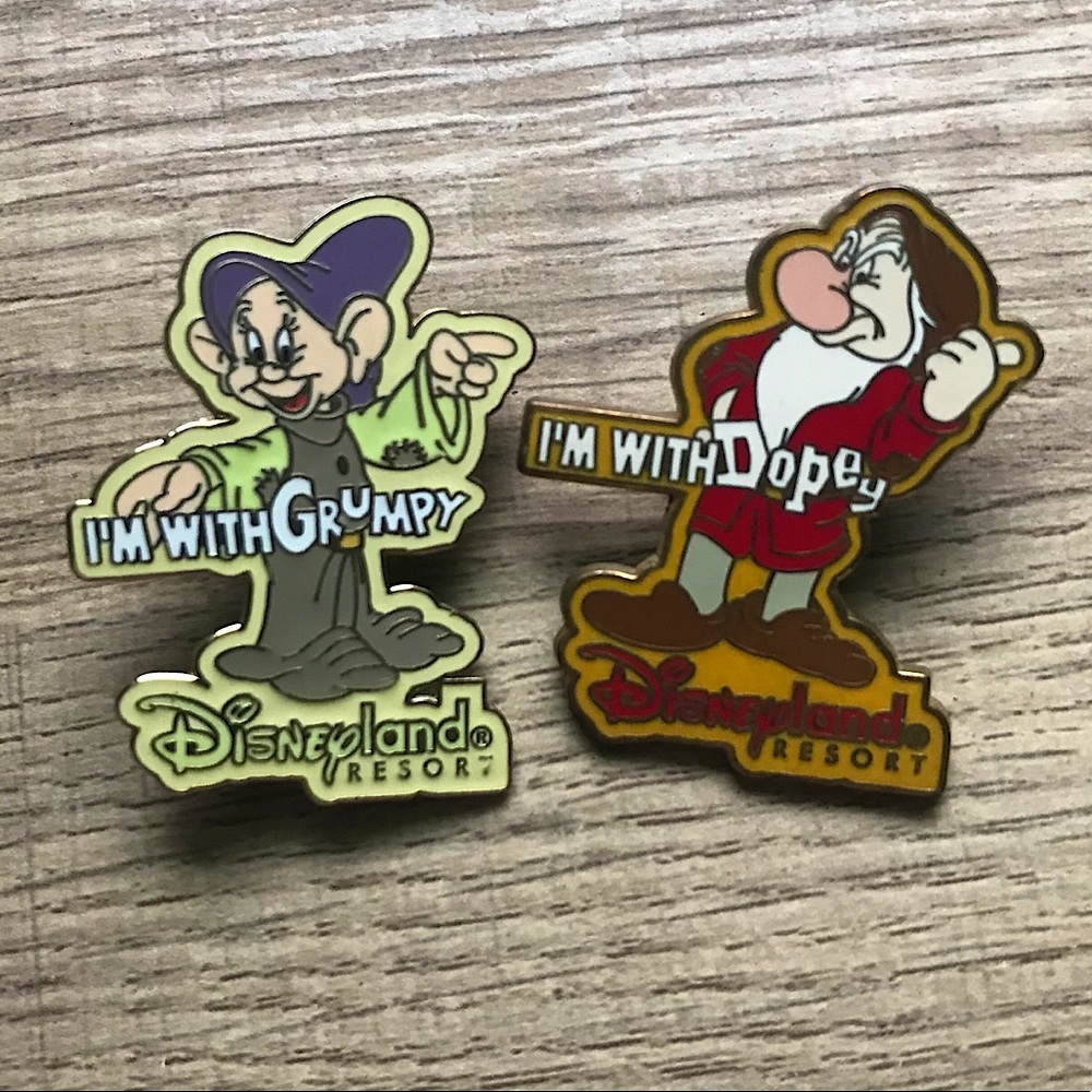Disney pin grumpy and dopey
